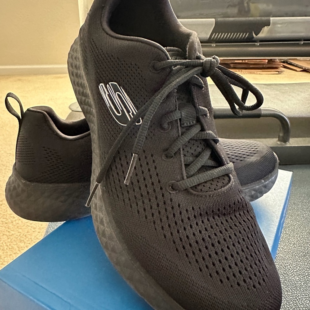 Sketchers Men's Lace Up Athletic Shoes - Size 10